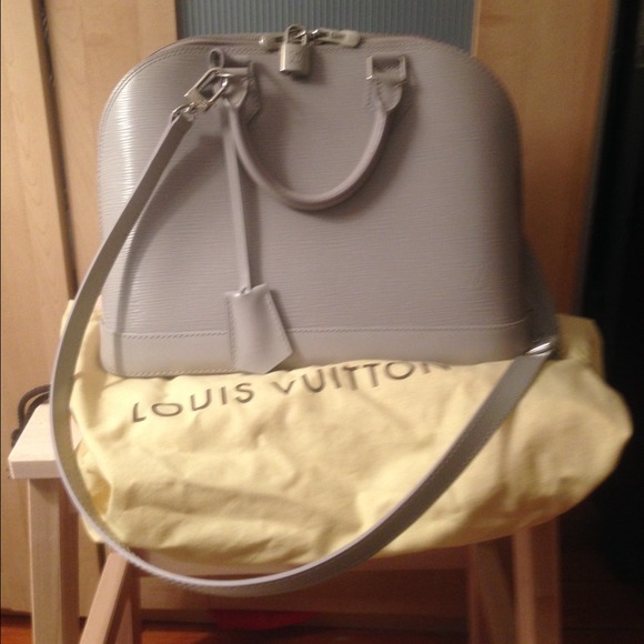 Authentic Louis Vuitton Epi Alma PM Extra Pics