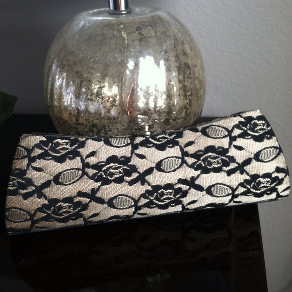 ALDO Lace Clutch - Picture 2 of 3
