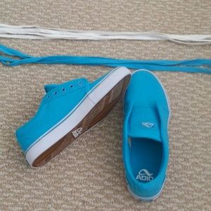 Turquoise/blue canvas skater shoes