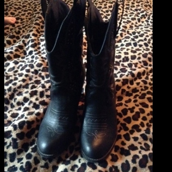 Black cowgirl boots💗