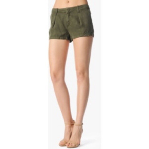 NWT 7 For All Mankind Pleated Short