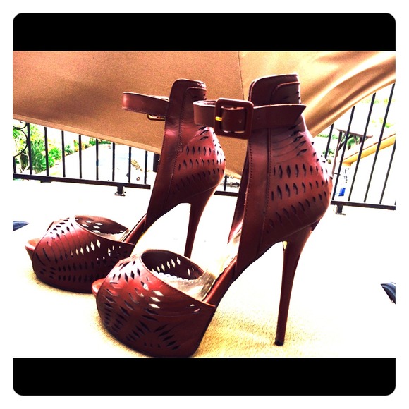 Bebe heels