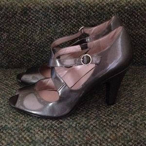 Sexy Silver peep toe heels!!👡👠💕