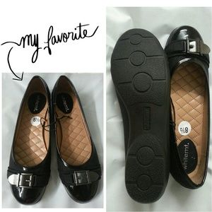Black flat shoes