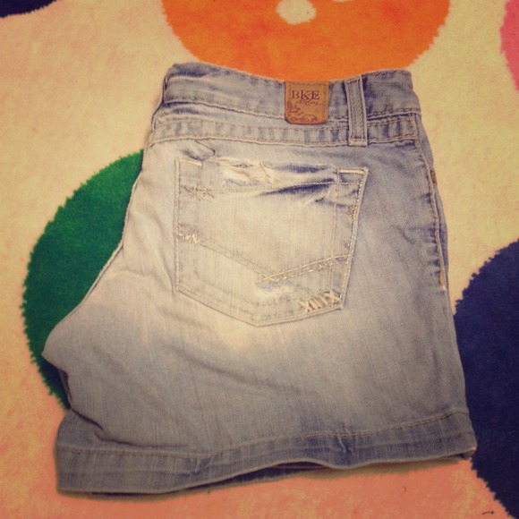 BKE light distressed shorts