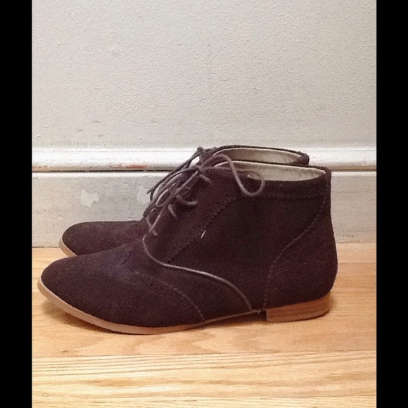 URBAN OUTFITTERS ANKLE BOOTIES