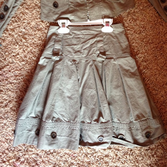 A jacket and skirt - Picture 1 of 2