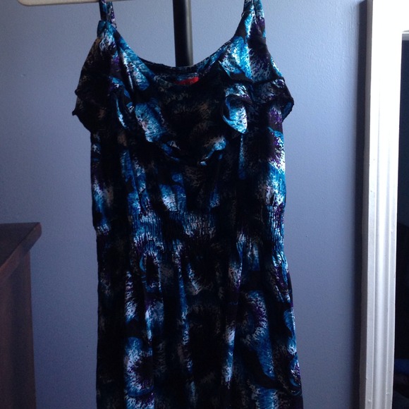 Cute sundress👇👇👇👇PRICE REDUCTION👇👇👇👇 - Picture 3 of 4