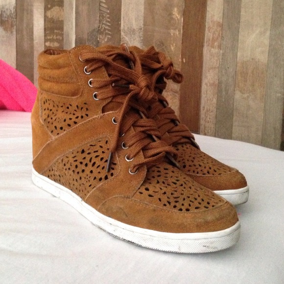Deena & Ozzy Camel cutout sneaker wedge