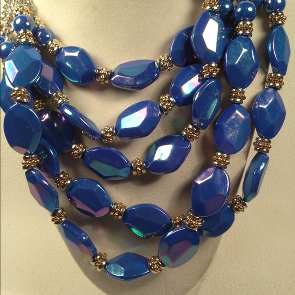 Blue necklace set