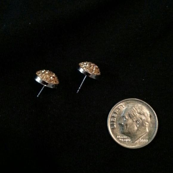 Gold crystal earrings. - Picture 2 of 2