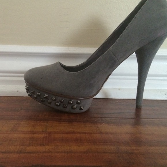 Grey suede heels new!