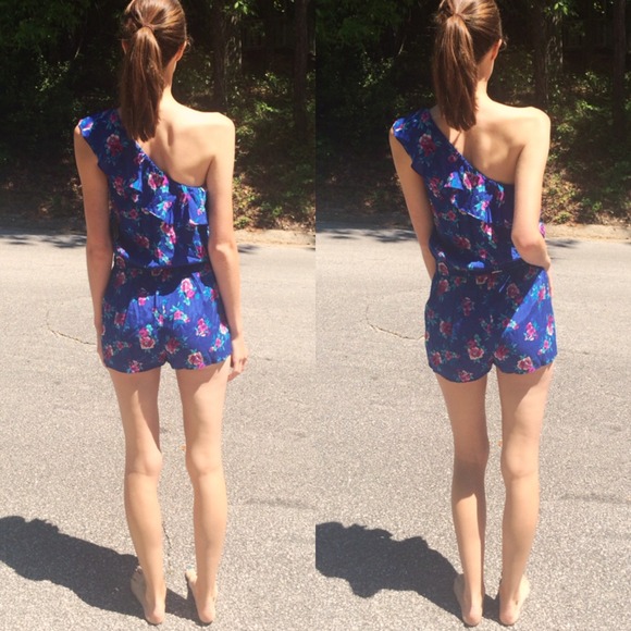 ❤️SOLD❤️ NWT Forever 21 Magenta Floral Jumpsuit M - Picture 2 of 4