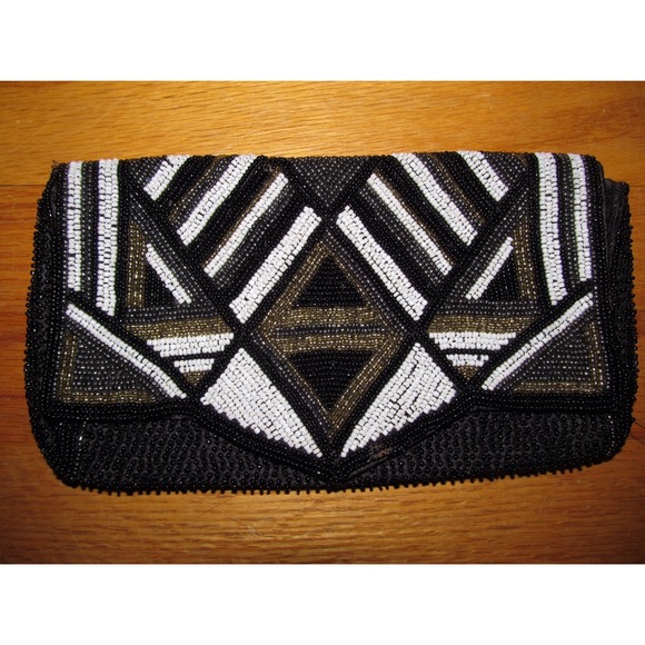 Express patterned beaded clutch
