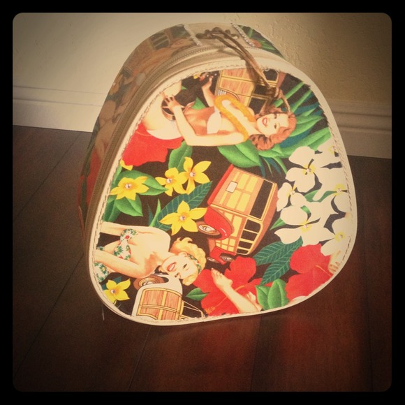 Decorative vintage suit case