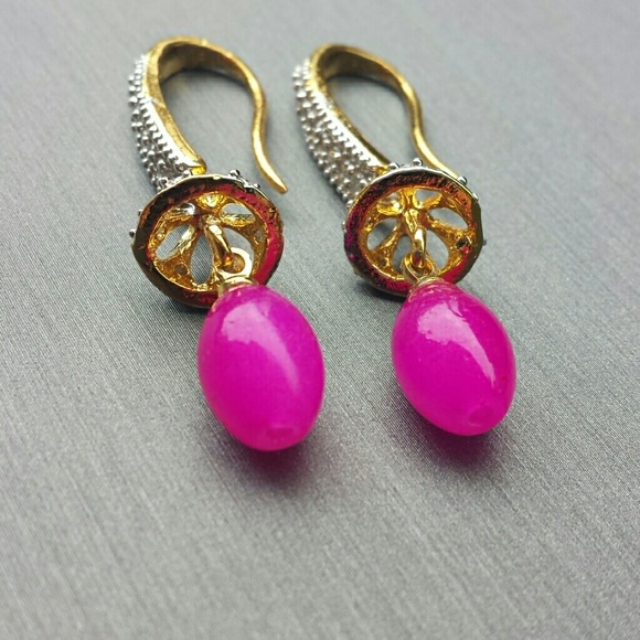 Cubic zirconia & hot pink earrings - Picture 3 of 4