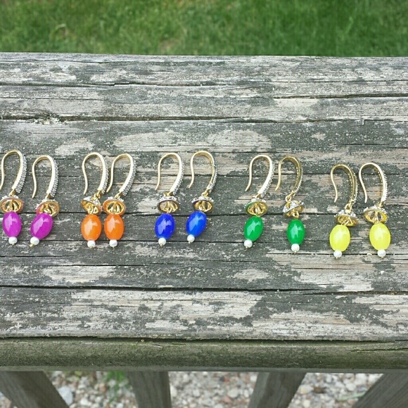 Cubic zirconia & hot pink earrings - Picture 4 of 4