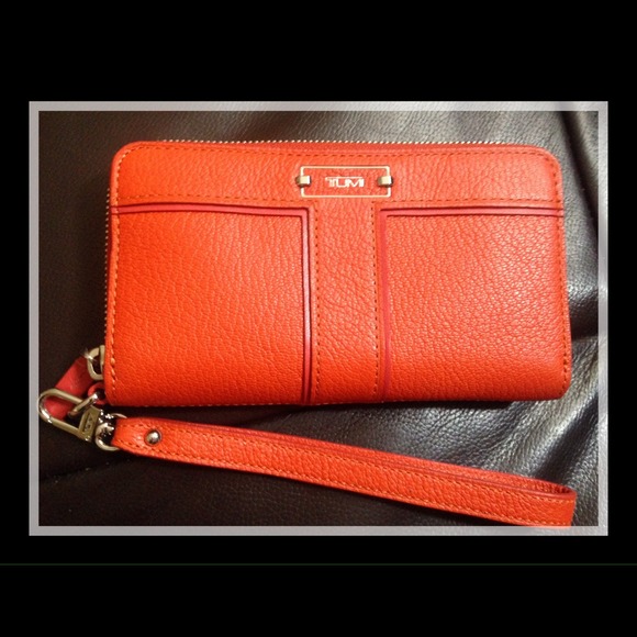 Tumi 100% leather wallet brand new