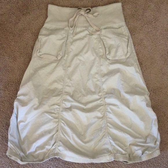Sold👏👏👏 XCVI ruched cargo skirt