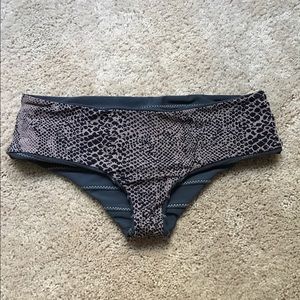 Acacia chile bottoms in Tahitian size P (XS)