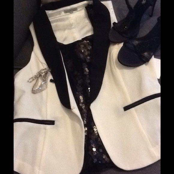 💖HP "Date Night" 5/31💖 White & Black Tuxedo Vest