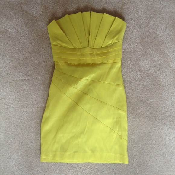 SOLD ❌ Cache yellow prom/formal mini dress - Picture 2 of 4