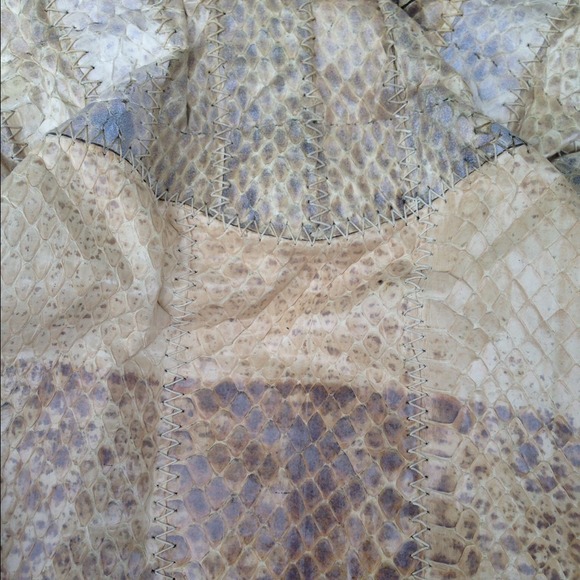 Vintage Snakeskin Clamshell Clutch - Picture 4 of 4