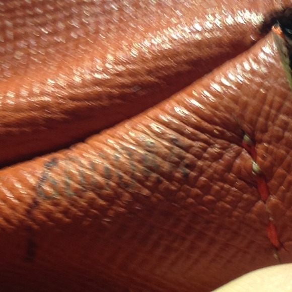 Papillon Louis vuttion 100% AUTHENTIC - Picture 2 of 4