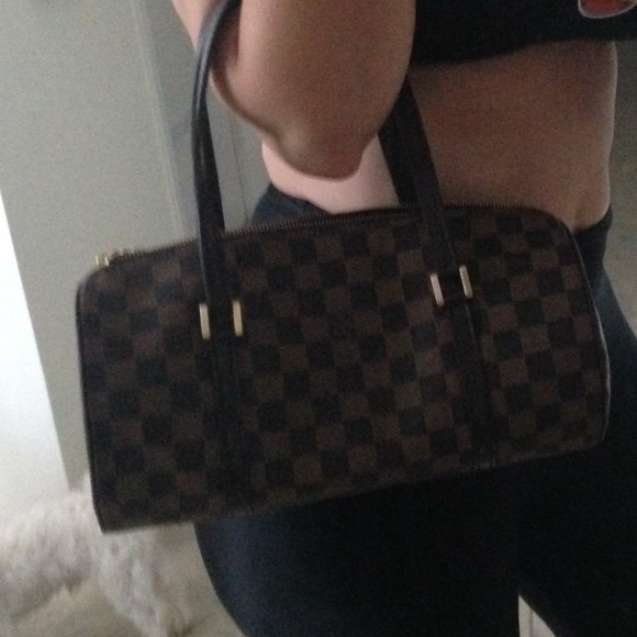 Papillon Louis vuttion 100% AUTHENTIC - Picture 3 of 4