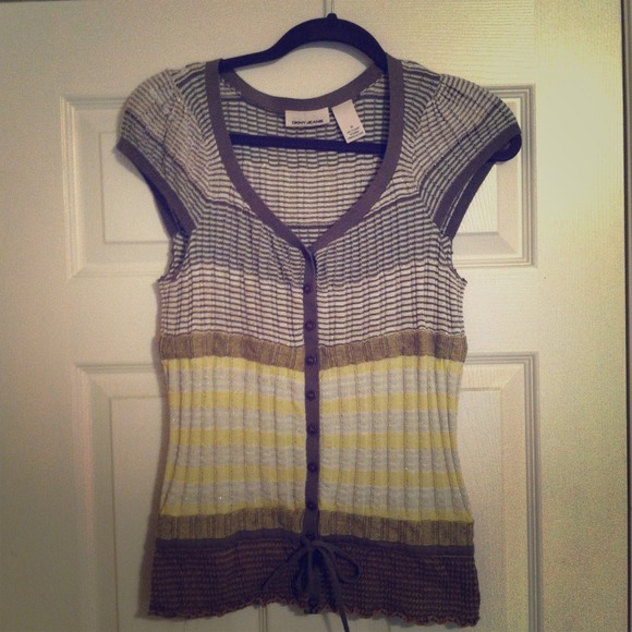 Super cute DKNY knit top, size medium