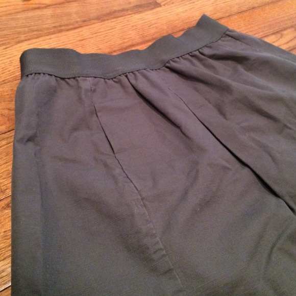 g r e y • s k i r t - Picture 3 of 3