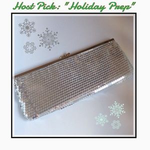 🎉HP 12/13🎉Holiday Silver Sequined Clutch