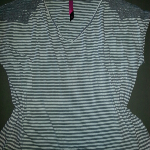Womens cotton knit top with lace cap sleeves 3x