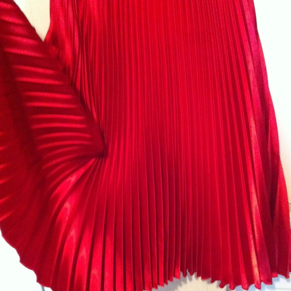 Red Dress - Picture 3 of 4