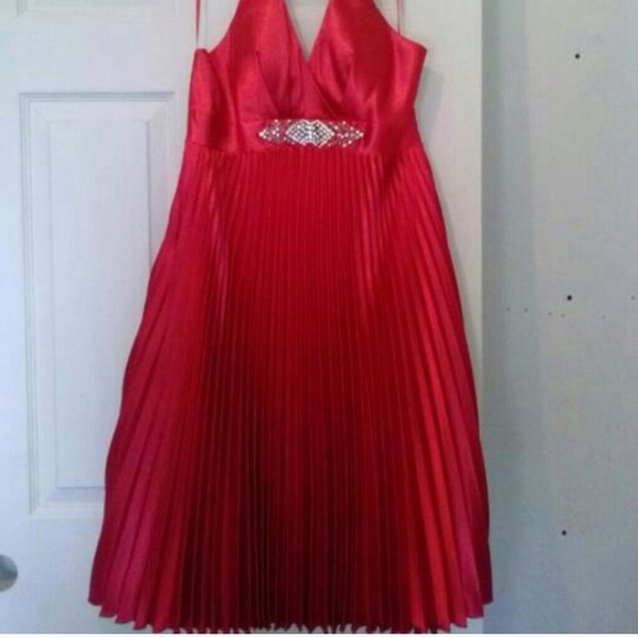 Red Dress - Picture 2 of 4