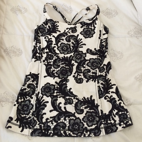 Lululemon Free To Be Tank top size 4 Laceoflage