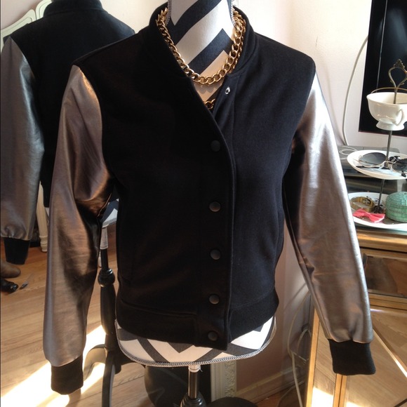 Baseball jacket. Faux leather Sleeves