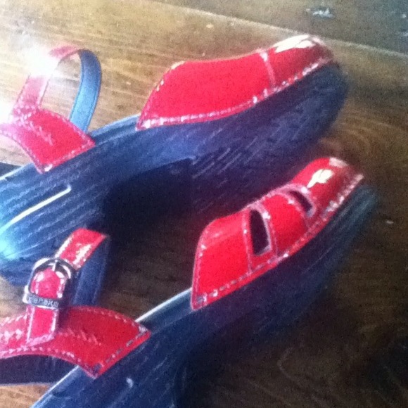 Red patten leather dansko shoes