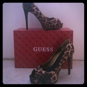 Animal print Guess Peep Toe Pumps