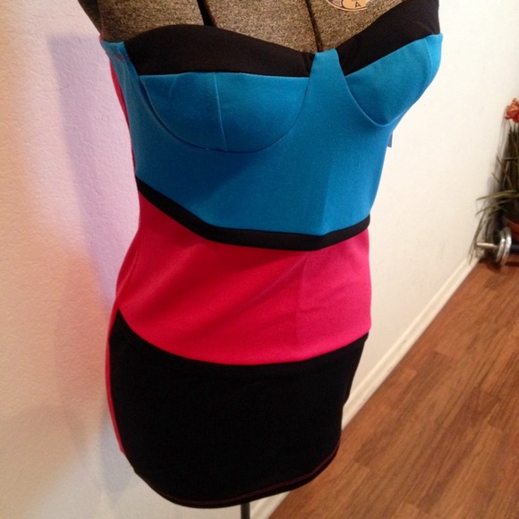 HALTER STYLE DRESS - Picture 2 of 3