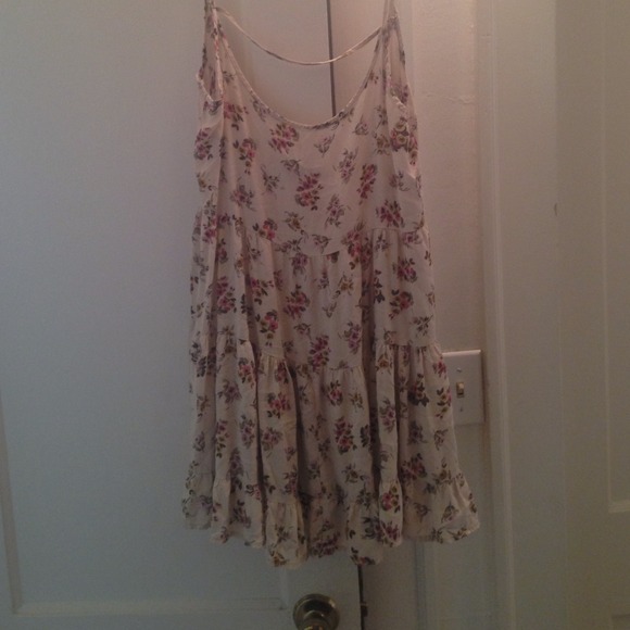 Brandy melville jada dress. Backless, floral