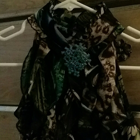 XOXO Ruffled Halter Top - Picture 2 of 4