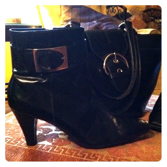 Etienne Aigner 10w Excellent shape ! Wore one time