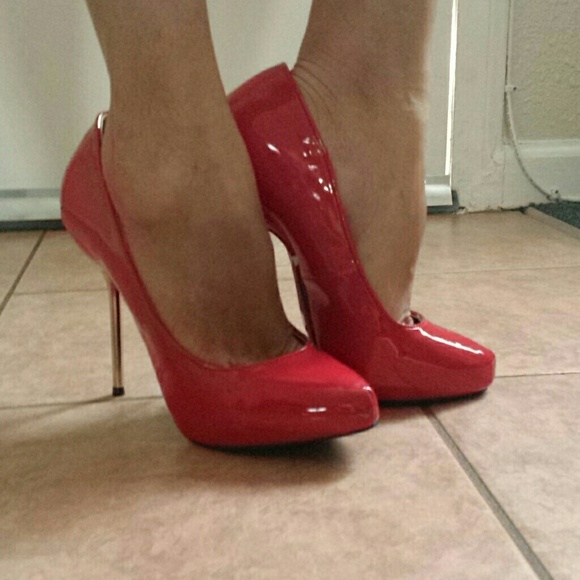 Red heels - Picture 2 of 2