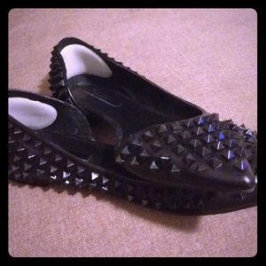 Leather ballerina flats with spikes