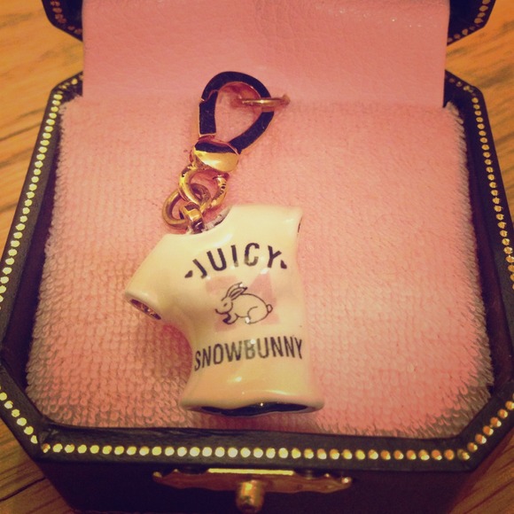 NIB JUICY COUTURE SNOWBUNNY TEE CHARM 💋RARE💋