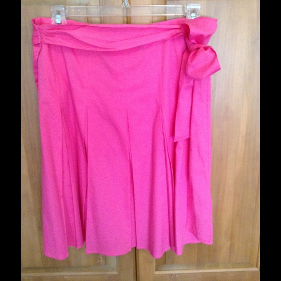 Bright pink skirt. NWOT - Picture 2 of 4