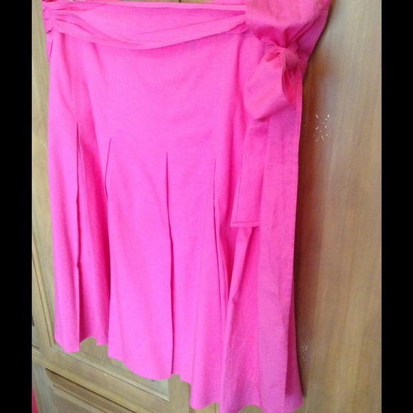 Bright pink skirt. NWOT - Picture 3 of 4