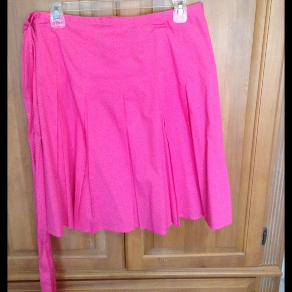 Bright pink skirt. NWOT - Picture 4 of 4