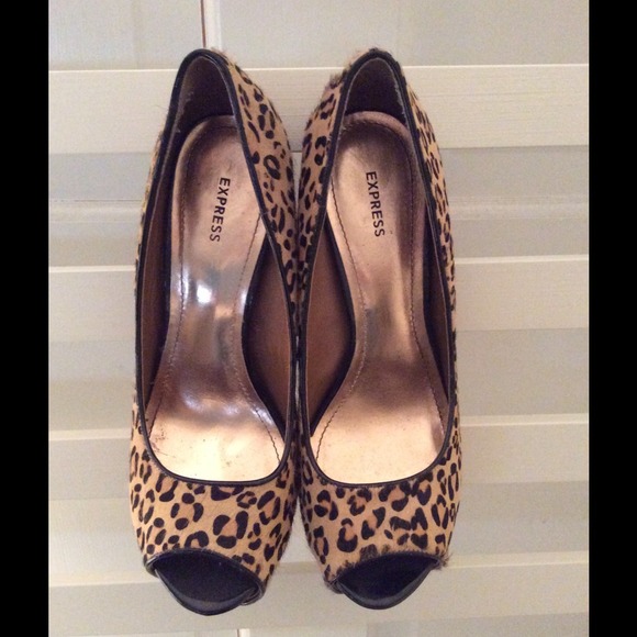 🎉HPx3🎉Peep-toe Leopard heels - Picture 2 of 2
